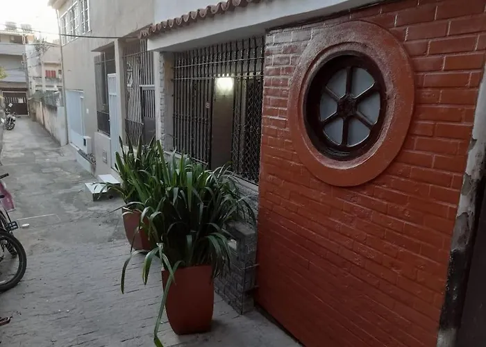 Casa simples, próxima à Praia dos Anjos